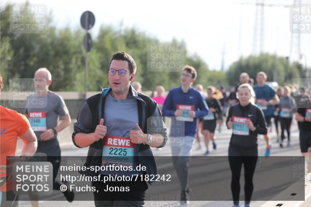 03.10.2024 - Köhlbrandbrückenlauf Fuchs,  Jonas http://msf.ph/oto/7182242 03.10.2024 09:17:29 Position 3 2446, 2225, 17657 meine-sportfotos.de