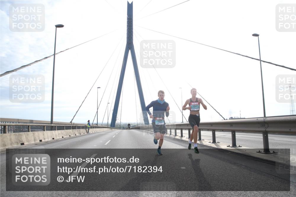 03.10.2024 - Köhlbrandbrückenlauf Jannik Wohlers http://msf.ph/oto/7182394 03.10.2024 09:17:15 Position 1 1839, 1047 meine-sportfotos.de