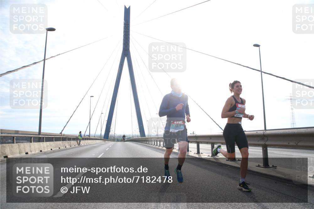 03.10.2024 - Köhlbrandbrückenlauf Jannik Wohlers http://msf.ph/oto/7182478 03.10.2024 09:17:16 Position 1 1839 meine-sportfotos.de