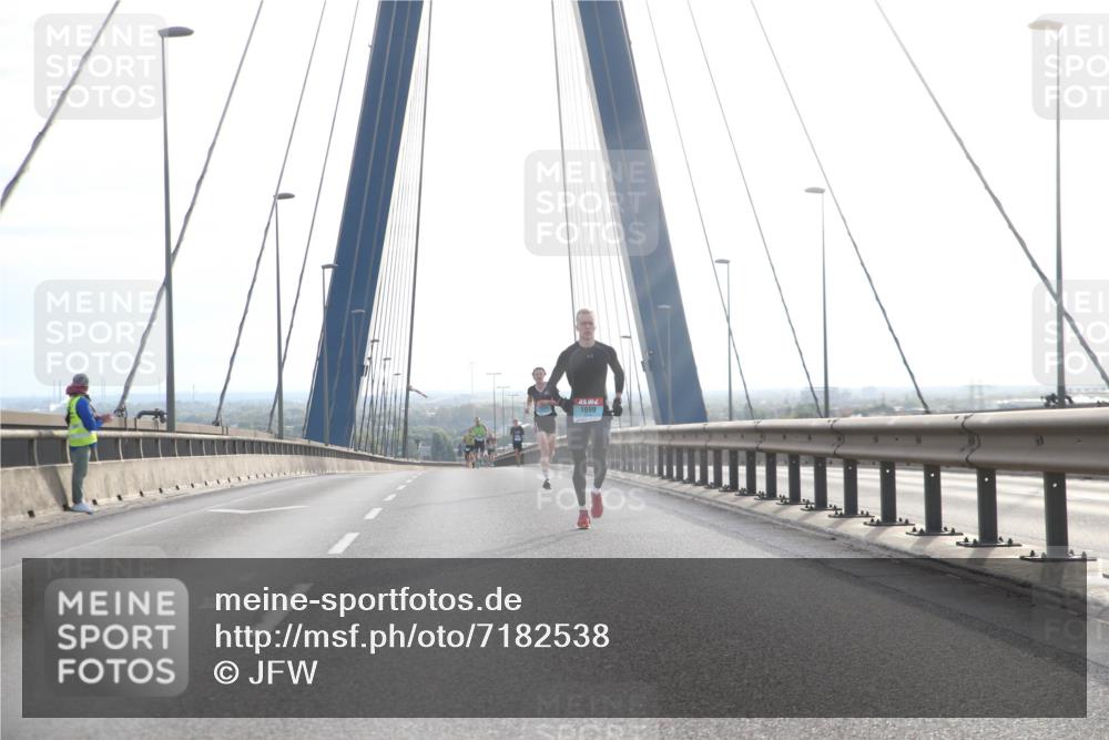 03.10.2024 - Köhlbrandbrückenlauf Jannik Wohlers http://msf.ph/oto/7182538 03.10.2024 09:17:23 Position 1 1099 meine-sportfotos.de