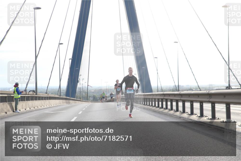 03.10.2024 - Köhlbrandbrückenlauf Jannik Wohlers http://msf.ph/oto/7182571 03.10.2024 09:17:23 Position 1 1099 meine-sportfotos.de
