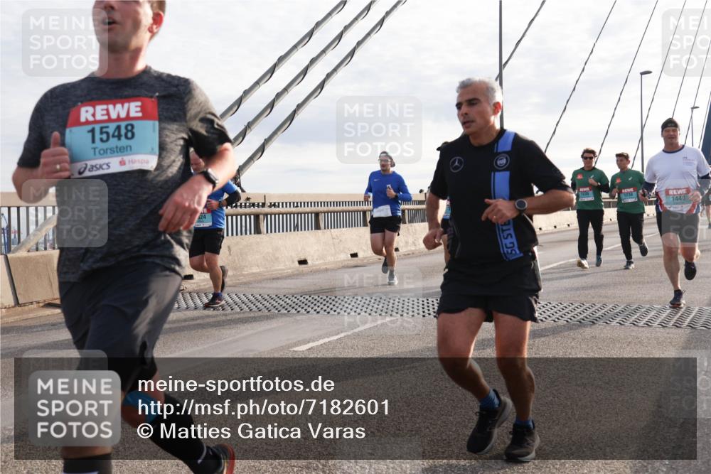 03.10.2024 - Köhlbrandbrückenlauf Matties Gatica Varas http://msf.ph/oto/7182601 03.10.2024 09:25:07 Position 2 1548, 24, 1235, 1238, 1440 meine-sportfotos.de