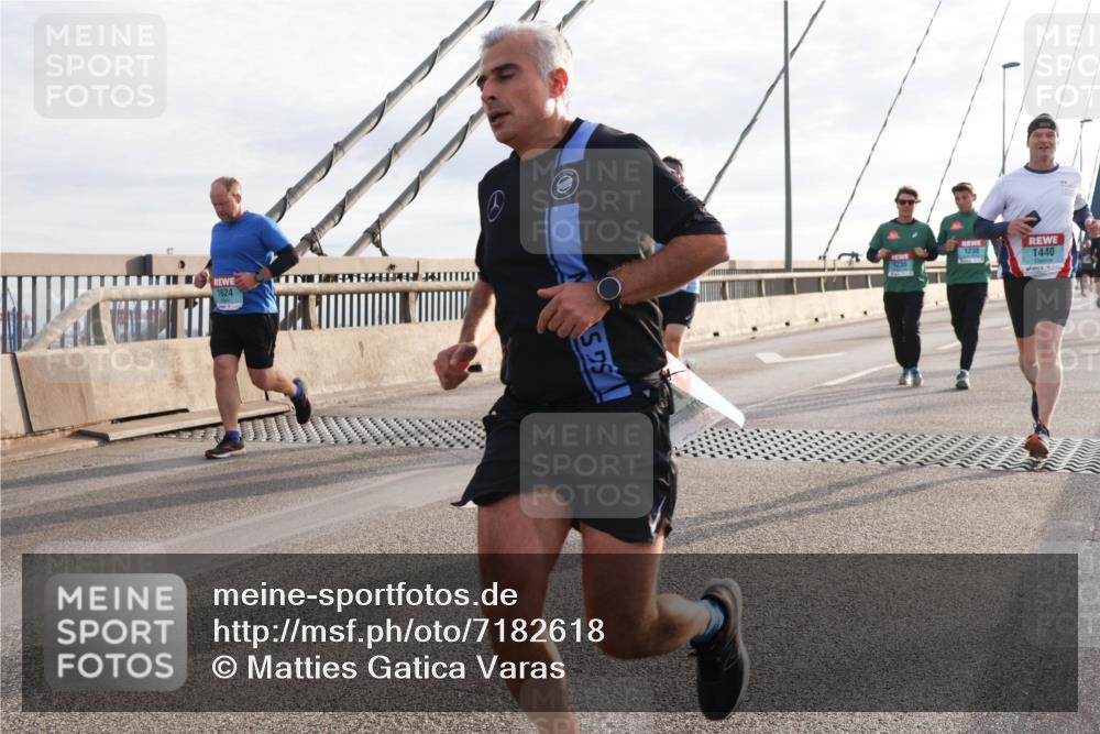 03.10.2024 - Köhlbrandbrückenlauf Matties Gatica Varas http://msf.ph/oto/7182618 03.10.2024 09:25:07 Position 2 1624, 1238, 1440 meine-sportfotos.de