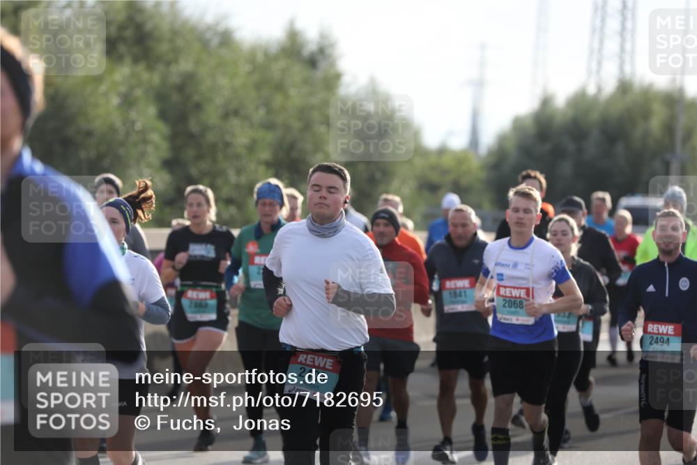 03.10.2024 - Köhlbrandbrückenlauf Fuchs,  Jonas http://msf.ph/oto/7182695 03.10.2024 09:17:38 Position 3 2403, 1841, 2068, 2494 meine-sportfotos.de