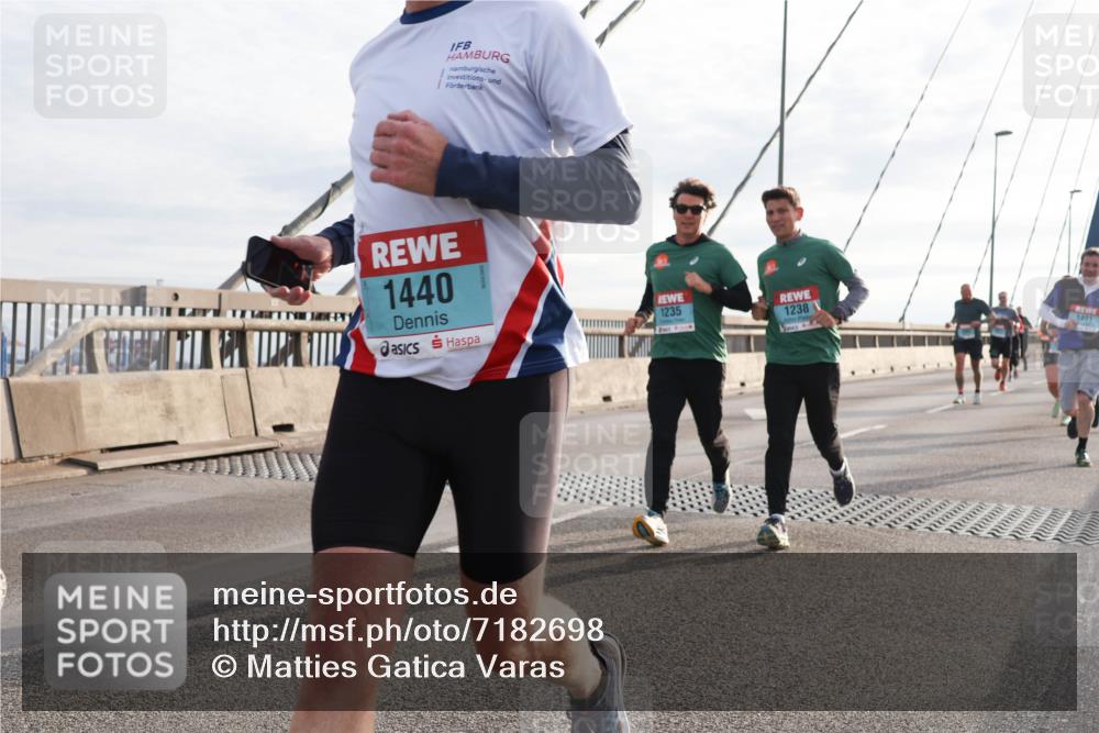 03.10.2024 - Köhlbrandbrückenlauf Matties Gatica Varas http://msf.ph/oto/7182698 03.10.2024 09:25:09 Position 2 1440, 1235, 1238, 1491 meine-sportfotos.de
