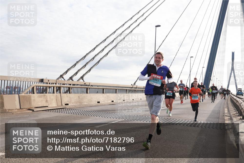 03.10.2024 - Köhlbrandbrückenlauf Matties Gatica Varas http://msf.ph/oto/7182796 03.10.2024 09:25:11 Position 2 1491, 1495, 1471 meine-sportfotos.de