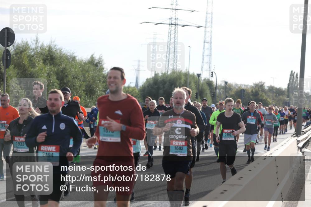 03.10.2024 - Köhlbrandbrückenlauf Fuchs,  Jonas http://msf.ph/oto/7182878 03.10.2024 09:17:42 Position 3 286, 1933, 2494, 1670, 2741, 1603, 3163, 2491 meine-sportfotos.de