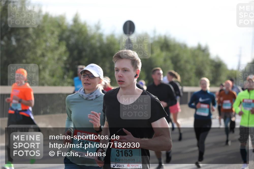03.10.2024 - Köhlbrandbrückenlauf Fuchs,  Jonas http://msf.ph/oto/7182930 03.10.2024 09:17:46 Position 3 2697, 3163 meine-sportfotos.de