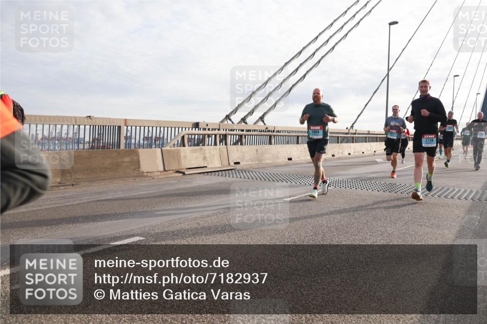 03.10.2024 - Köhlbrandbrückenlauf Matties Gatica Varas http://msf.ph/oto/7182937 03.10.2024 09:25:14 Position 2 1604, 1571, 2728 meine-sportfotos.de