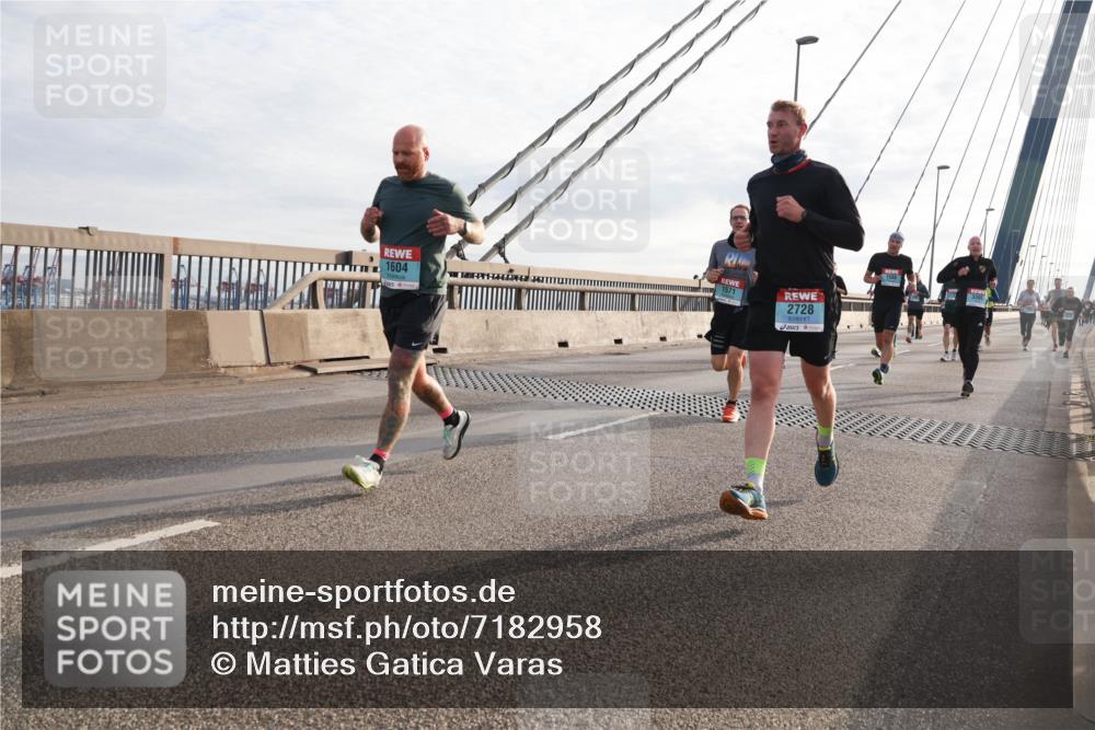 03.10.2024 - Köhlbrandbrückenlauf Matties Gatica Varas http://msf.ph/oto/7182958 03.10.2024 09:25:15 Position 2 1604, 1571, 2728, 1580 meine-sportfotos.de