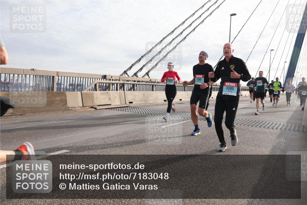03.10.2024 - Köhlbrandbrückenlauf Matties Gatica Varas http://msf.ph/oto/7183048 03.10.2024 09:25:17 Position 2 1580, 1424, 3305, 1701 meine-sportfotos.de