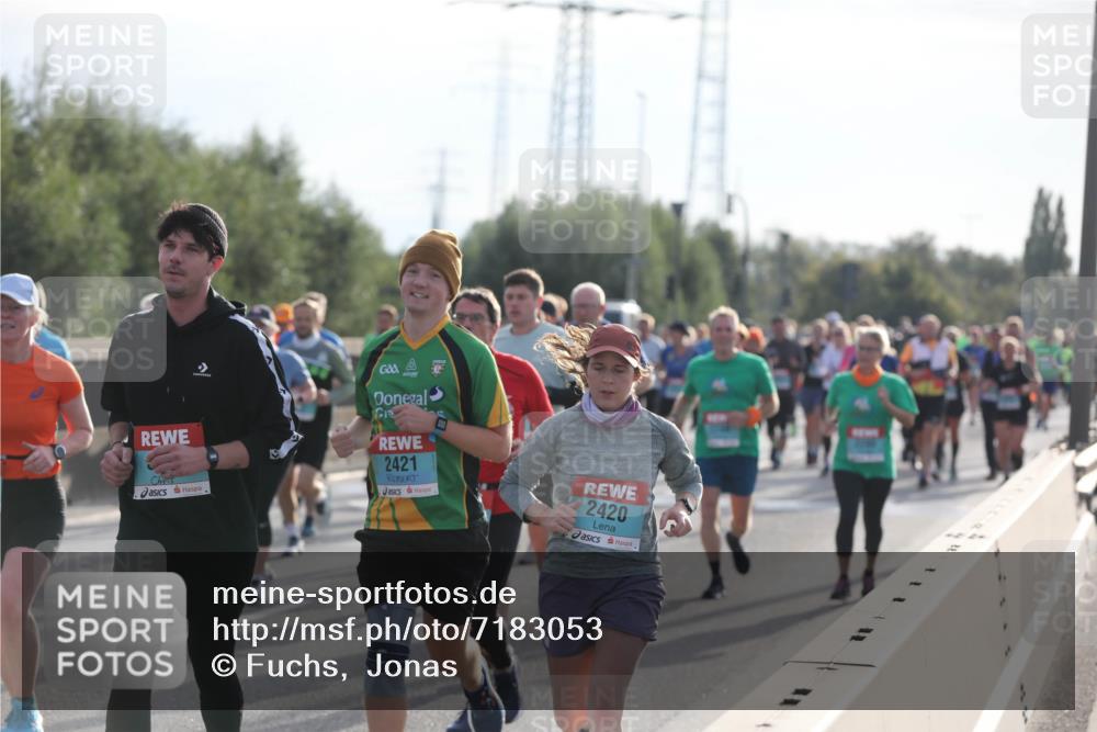 03.10.2024 - Köhlbrandbrückenlauf Fuchs,  Jonas http://msf.ph/oto/7183053 03.10.2024 09:17:50 Position 3 4, 2421, 2420 meine-sportfotos.de