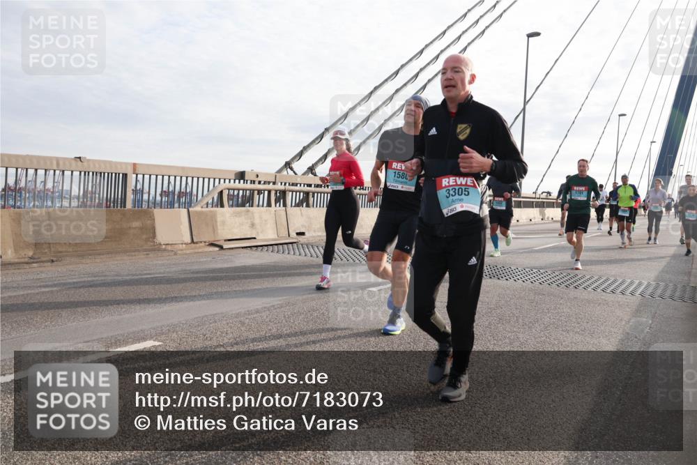 03.10.2024 - Köhlbrandbrückenlauf Matties Gatica Varas http://msf.ph/oto/7183073 03.10.2024 09:25:17 Position 2 1580, 3305, 1701 meine-sportfotos.de