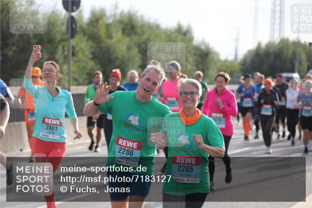 03.10.2024 - Köhlbrandbrückenlauf Fuchs,  Jonas http://msf.ph/oto/7183127 03.10.2024 09:17:54 Position 3 120, 2461, 024, 2286, 2024, 2285, 1570 meine-sportfotos.de