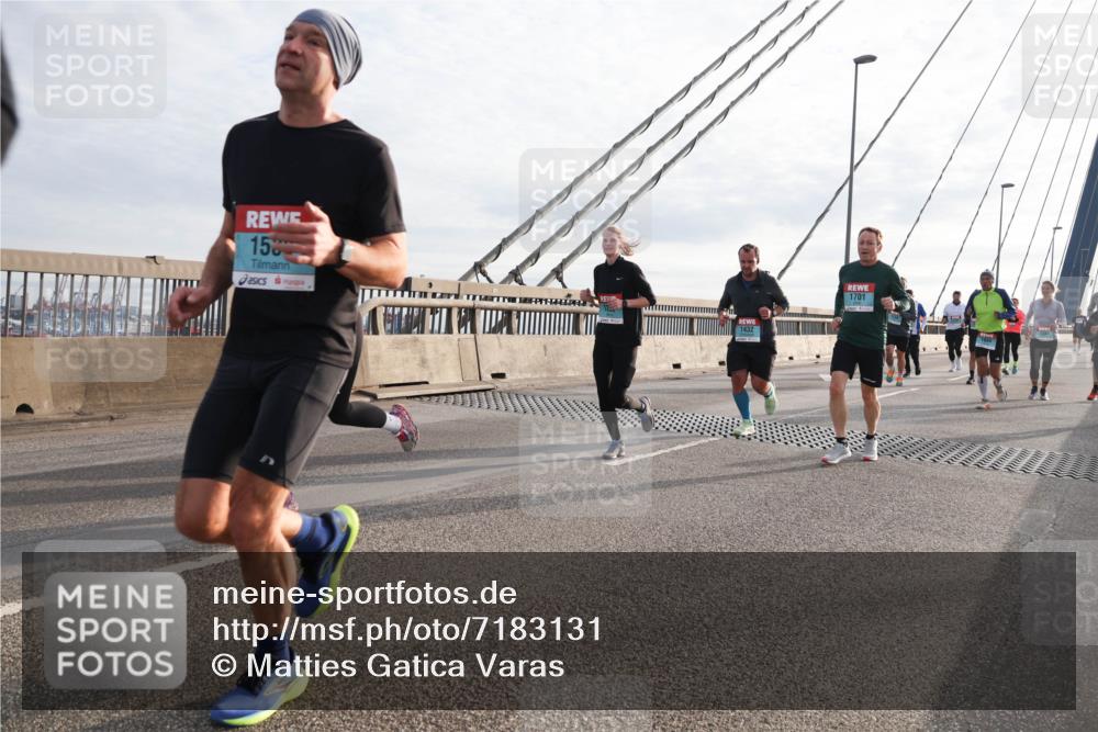 03.10.2024 - Köhlbrandbrückenlauf Matties Gatica Varas http://msf.ph/oto/7183131 03.10.2024 09:25:18 Position 2 15, 1432, 1701 meine-sportfotos.de