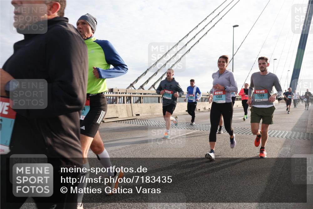 03.10.2024 - Köhlbrandbrückenlauf Matties Gatica Varas http://msf.ph/oto/7183435 03.10.2024 09:25:21 Position 2 1389, 1254, 1388, 1385 meine-sportfotos.de