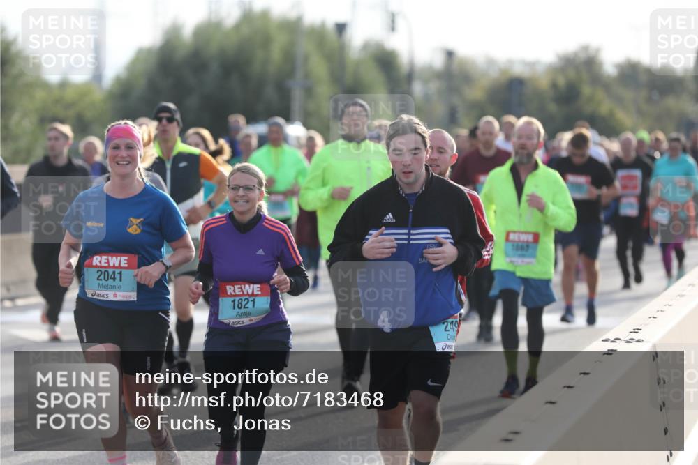 03.10.2024 - Köhlbrandbrückenlauf Fuchs,  Jonas http://msf.ph/oto/7183468 03.10.2024 09:18:09 Position 3 2041, 1821, 1867, 249 meine-sportfotos.de
