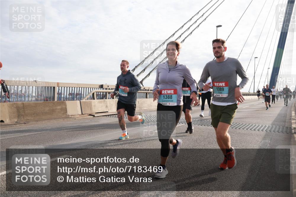 03.10.2024 - Köhlbrandbrückenlauf Matties Gatica Varas http://msf.ph/oto/7183469 03.10.2024 09:25:21 Position 2 1388, 1373, 1389 meine-sportfotos.de