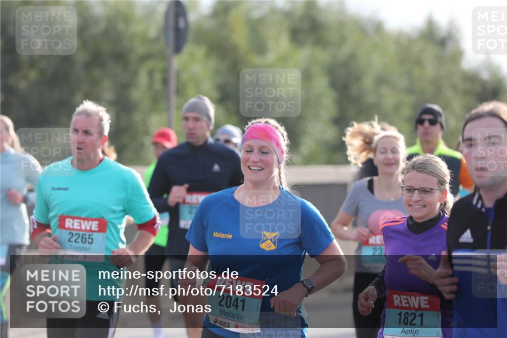 03.10.2024 - Köhlbrandbrückenlauf Fuchs,  Jonas http://msf.ph/oto/7183524 03.10.2024 09:18:11 Position 3 2265, 23, 2041, 1821 meine-sportfotos.de