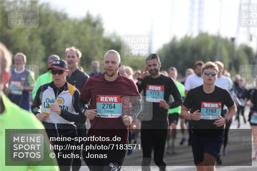 03.10.2024 - Köhlbrandbrückenlauf Fuchs,  Jonas http://msf.ph/oto/7183571 03.10.2024 09:18:15 Position 3 2764, 1773, 2763 meine-sportfotos.de