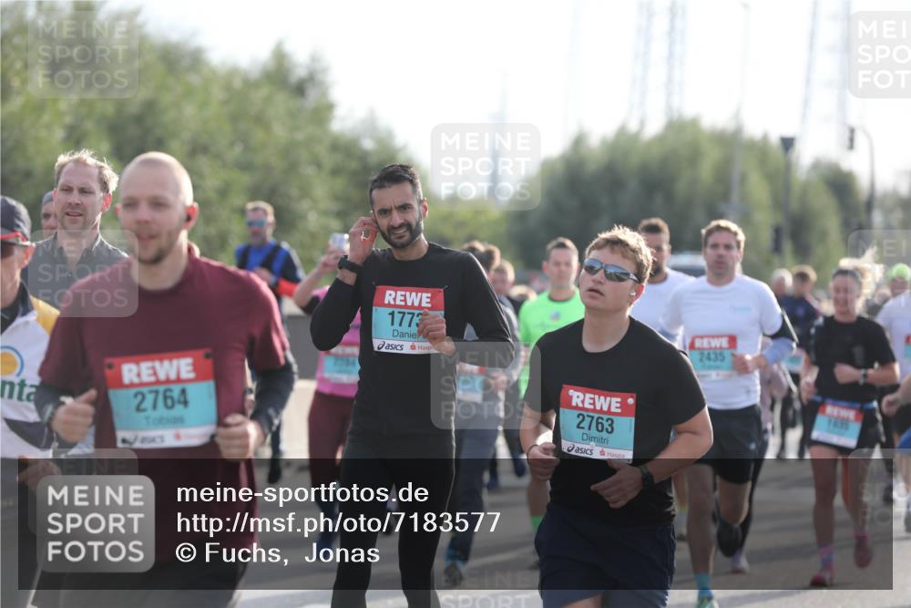 03.10.2024 - Köhlbrandbrückenlauf Fuchs,  Jonas http://msf.ph/oto/7183577 03.10.2024 09:18:16 Position 3 2764, 1773, 2763, 0, 2435 meine-sportfotos.de