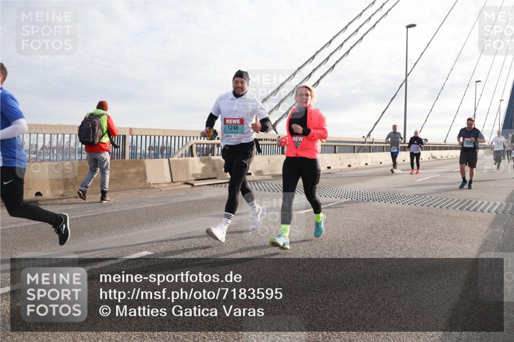 03.10.2024 - Köhlbrandbrückenlauf Matties Gatica Varas http://msf.ph/oto/7183595 03.10.2024 09:25:23 Position 2 1246, 2, 1976 meine-sportfotos.de