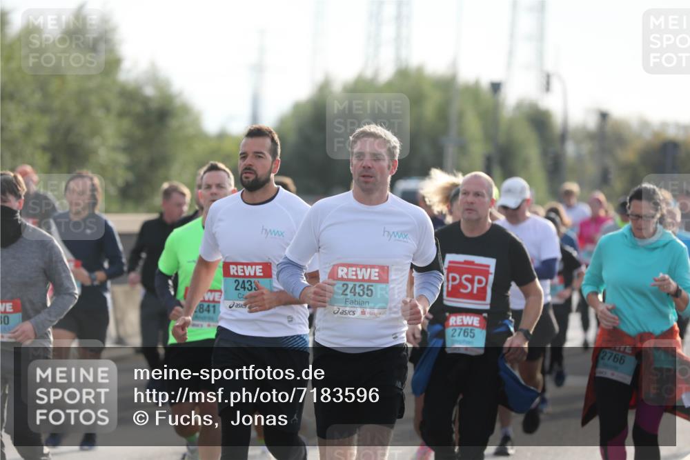 03.10.2024 - Köhlbrandbrückenlauf Fuchs,  Jonas http://msf.ph/oto/7183596 03.10.2024 09:18:17 Position 3 2433, 2435, 2765, 2766, 841, 30 meine-sportfotos.de