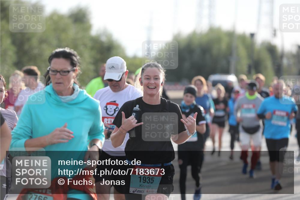 03.10.2024 - Köhlbrandbrückenlauf Fuchs,  Jonas http://msf.ph/oto/7183673 03.10.2024 09:18:21 Position 3 2766, 1935 meine-sportfotos.de