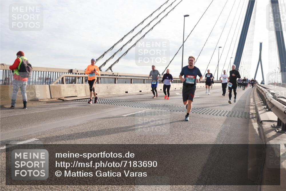 03.10.2024 - Köhlbrandbrückenlauf Matties Gatica Varas http://msf.ph/oto/7183690 03.10.2024 09:25:24 Position 2 1976 meine-sportfotos.de