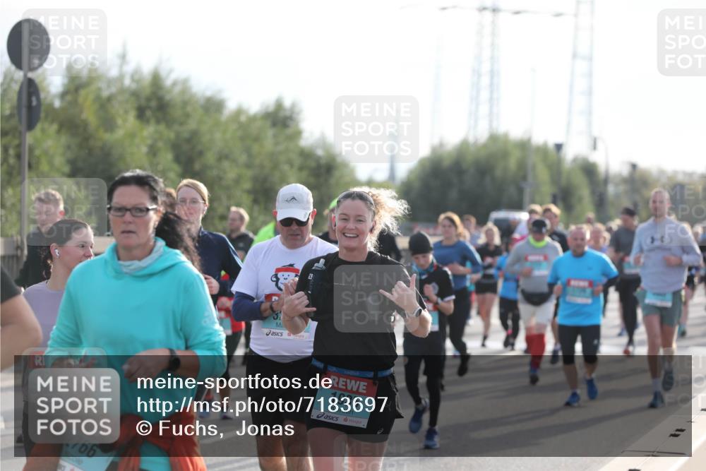 03.10.2024 - Köhlbrandbrückenlauf Fuchs,  Jonas http://msf.ph/oto/7183697 03.10.2024 09:18:21 Position 3 22, 2766, 1935 meine-sportfotos.de