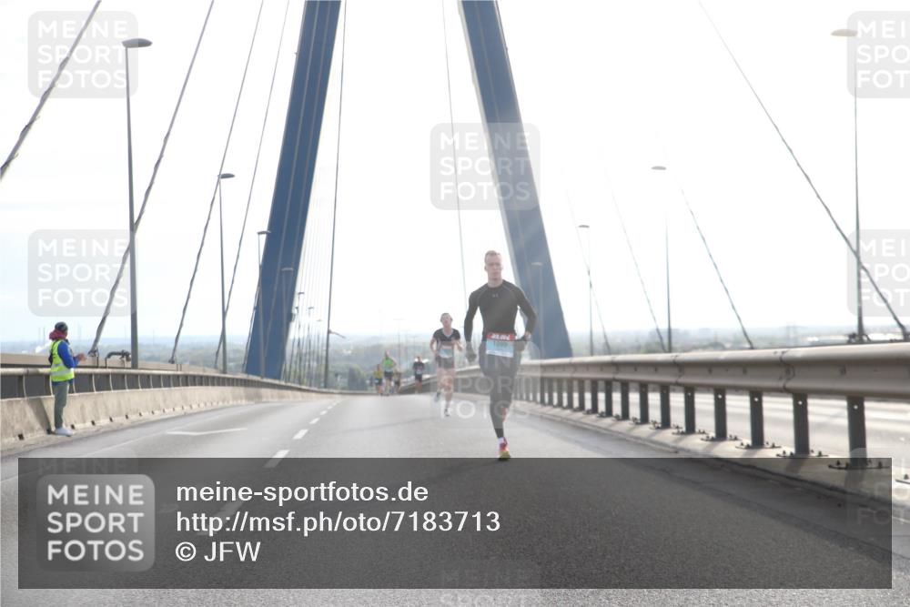 03.10.2024 - Köhlbrandbrückenlauf Jannik Wohlers http://msf.ph/oto/7183713 03.10.2024 09:17:24 Position 1 1099 meine-sportfotos.de