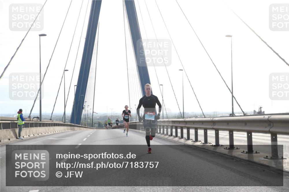 03.10.2024 - Köhlbrandbrückenlauf Jannik Wohlers http://msf.ph/oto/7183757 03.10.2024 09:17:24 Position 1 1099 meine-sportfotos.de