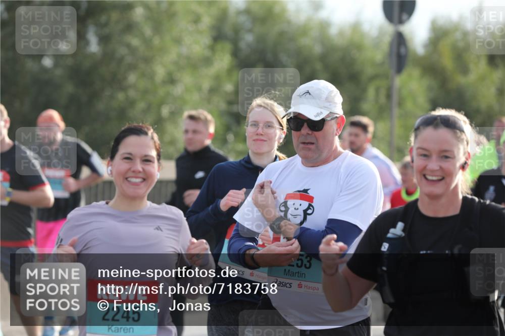 03.10.2024 - Köhlbrandbrückenlauf Fuchs,  Jonas http://msf.ph/oto/7183758 03.10.2024 09:18:23 Position 3 2245, 253 meine-sportfotos.de