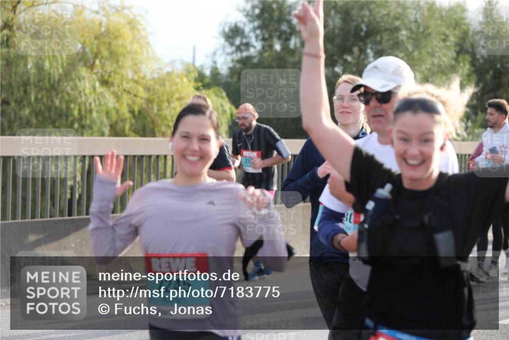 03.10.2024 - Köhlbrandbrückenlauf Fuchs,  Jonas http://msf.ph/oto/7183775 03.10.2024 09:18:24 Position 3 2245, 30 meine-sportfotos.de