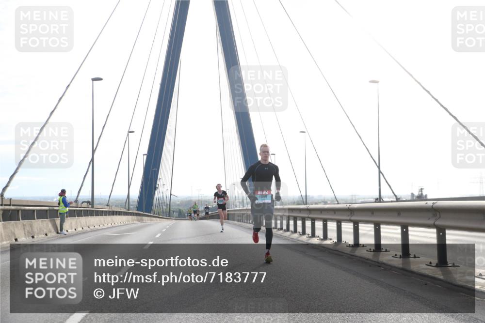 03.10.2024 - Köhlbrandbrückenlauf Jannik Wohlers http://msf.ph/oto/7183777 03.10.2024 09:17:25 Position 1 1099 meine-sportfotos.de