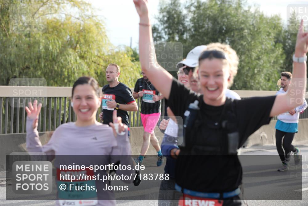 03.10.2024 - Köhlbrandbrückenlauf Fuchs,  Jonas http://msf.ph/oto/7183788 03.10.2024 09:18:24 Position 3 25, 2559, 2245 meine-sportfotos.de