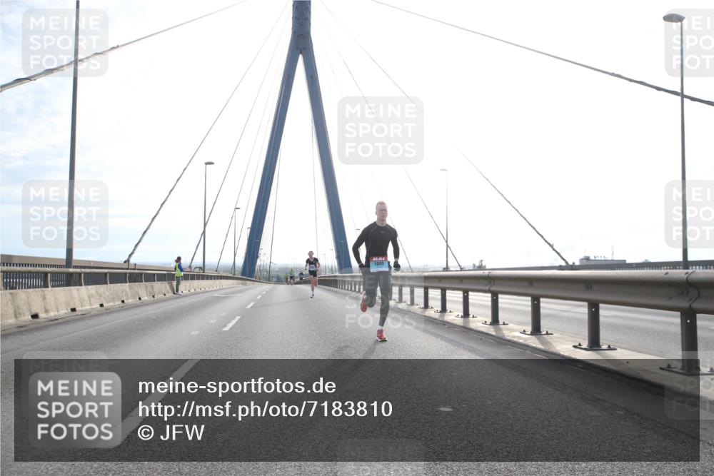 03.10.2024 - Köhlbrandbrückenlauf Jannik Wohlers http://msf.ph/oto/7183810 03.10.2024 09:17:25 Position 1 1099 meine-sportfotos.de