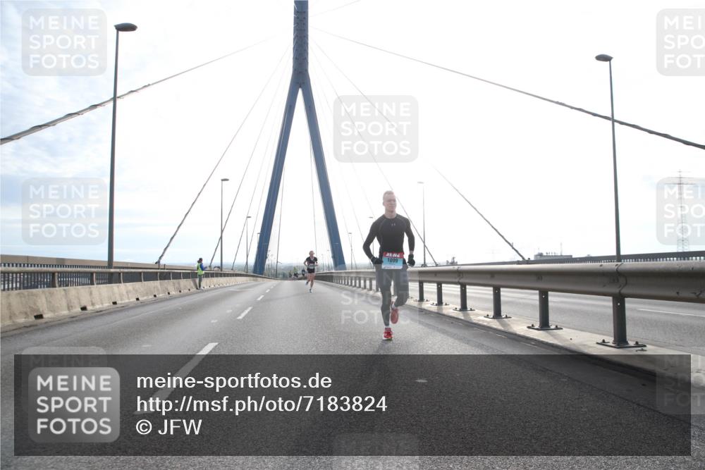 03.10.2024 - Köhlbrandbrückenlauf Jannik Wohlers http://msf.ph/oto/7183824 03.10.2024 09:17:26 Position 1 1099 meine-sportfotos.de