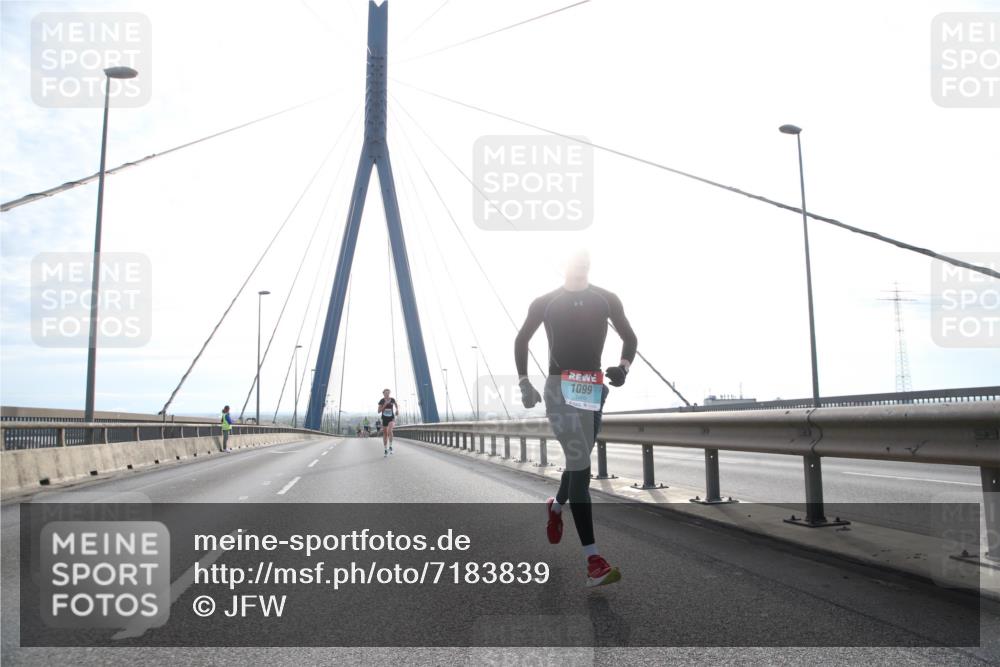 03.10.2024 - Köhlbrandbrückenlauf Jannik Wohlers http://msf.ph/oto/7183839 03.10.2024 09:17:26 Position 1 1099 meine-sportfotos.de