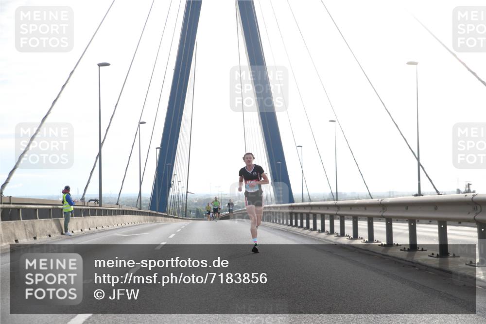03.10.2024 - Köhlbrandbrückenlauf Jannik Wohlers http://msf.ph/oto/7183856 03.10.2024 09:17:27 Position 1  meine-sportfotos.de