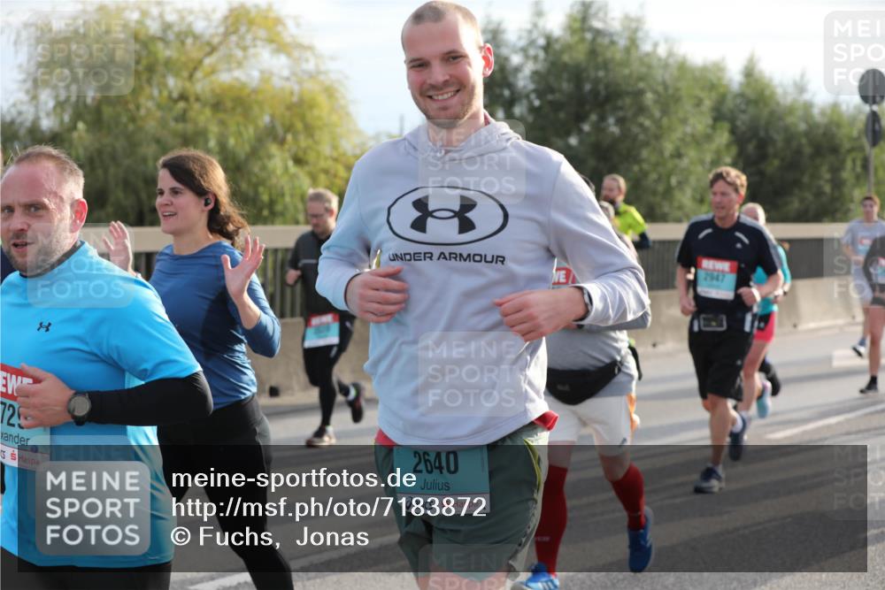 03.10.2024 - Köhlbrandbrückenlauf Fuchs,  Jonas http://msf.ph/oto/7183872 03.10.2024 09:18:29 Position 3 88, 725, 2640, 2947 meine-sportfotos.de