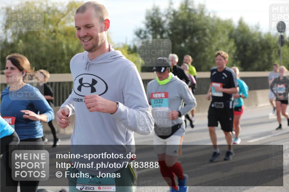 03.10.2024 - Köhlbrandbrückenlauf Fuchs,  Jonas http://msf.ph/oto/7183888 03.10.2024 09:18:29 Position 3 2532 meine-sportfotos.de