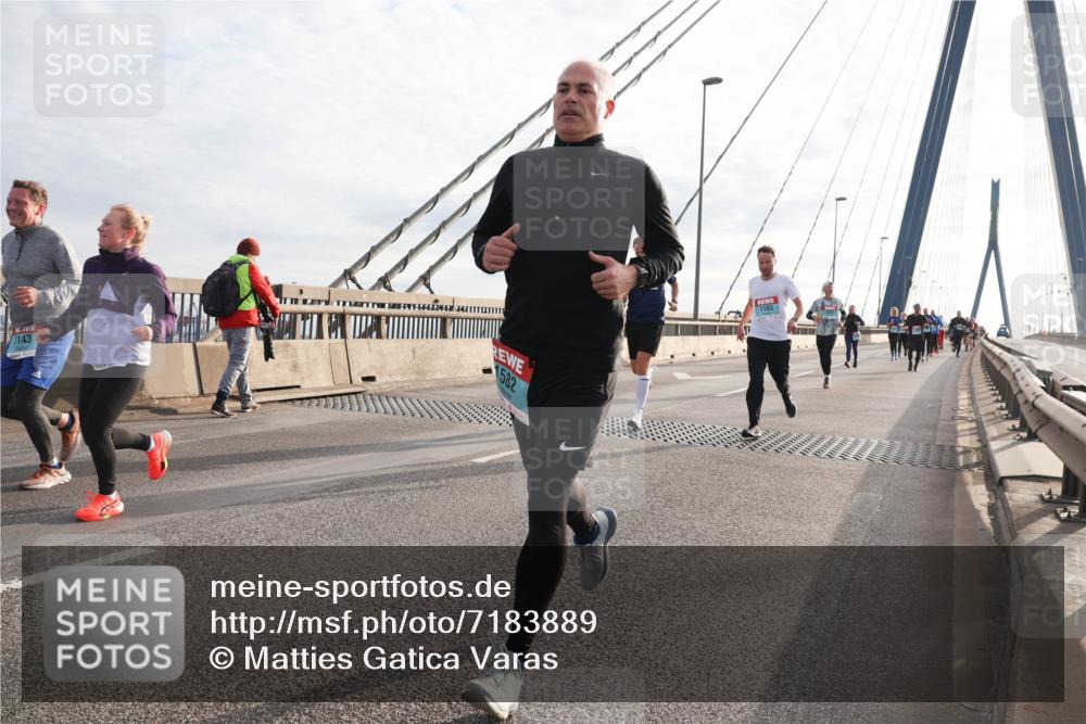03.10.2024 - Köhlbrandbrückenlauf Matties Gatica Varas http://msf.ph/oto/7183889 03.10.2024 09:25:27 Position 2 143, 1582, 1183 meine-sportfotos.de