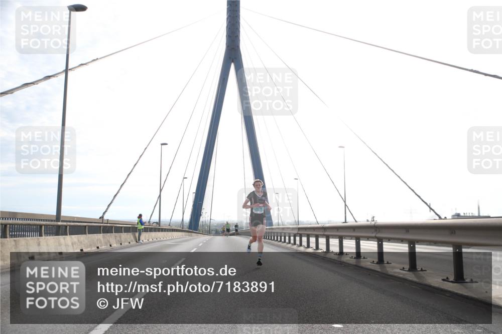 03.10.2024 - Köhlbrandbrückenlauf Jannik Wohlers http://msf.ph/oto/7183891 03.10.2024 09:17:29 Position 1 1024 meine-sportfotos.de