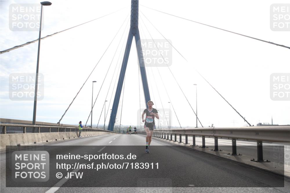 03.10.2024 - Köhlbrandbrückenlauf Jannik Wohlers http://msf.ph/oto/7183911 03.10.2024 09:17:29 Position 1 1024 meine-sportfotos.de