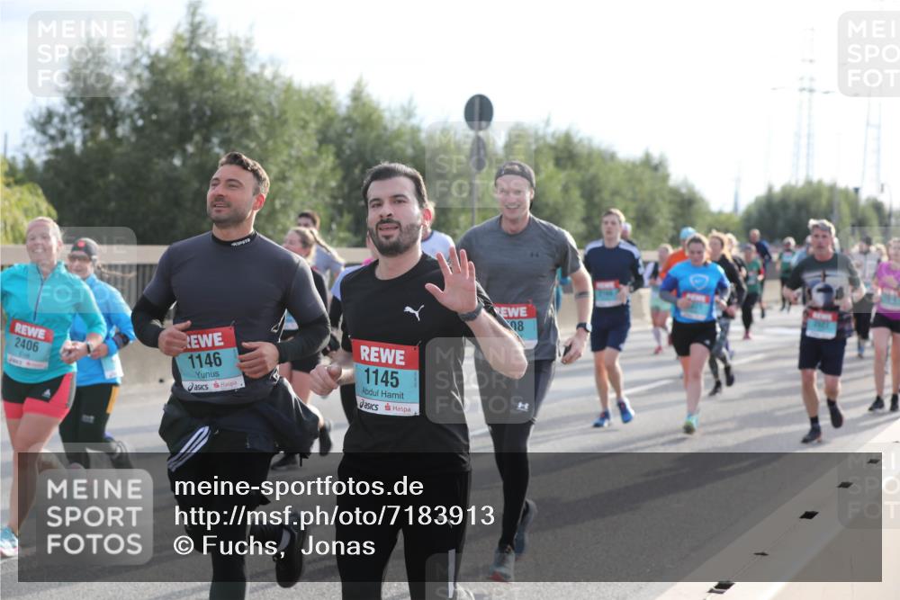 03.10.2024 - Köhlbrandbrückenlauf Fuchs,  Jonas http://msf.ph/oto/7183913 03.10.2024 09:18:30 Position 3 2406, 1146, 1145, 08 meine-sportfotos.de