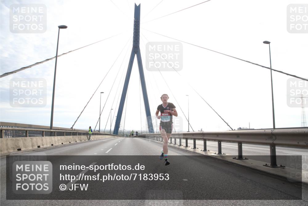 03.10.2024 - Köhlbrandbrückenlauf Jannik Wohlers http://msf.ph/oto/7183953 03.10.2024 09:17:30 Position 1  meine-sportfotos.de