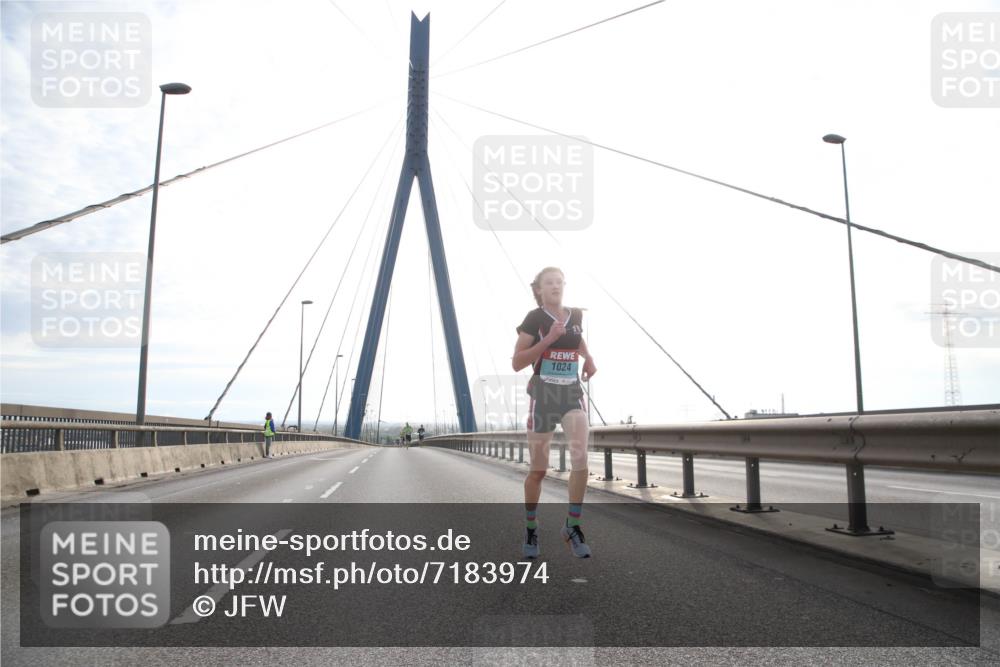 03.10.2024 - Köhlbrandbrückenlauf Jannik Wohlers http://msf.ph/oto/7183974 03.10.2024 09:17:30 Position 1 1024 meine-sportfotos.de