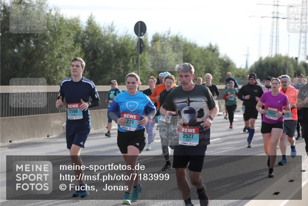 03.10.2024 - Köhlbrandbrückenlauf Fuchs,  Jonas http://msf.ph/oto/7183999 03.10.2024 09:18:32 Position 3 2166, 221, 2527, 1534 meine-sportfotos.de