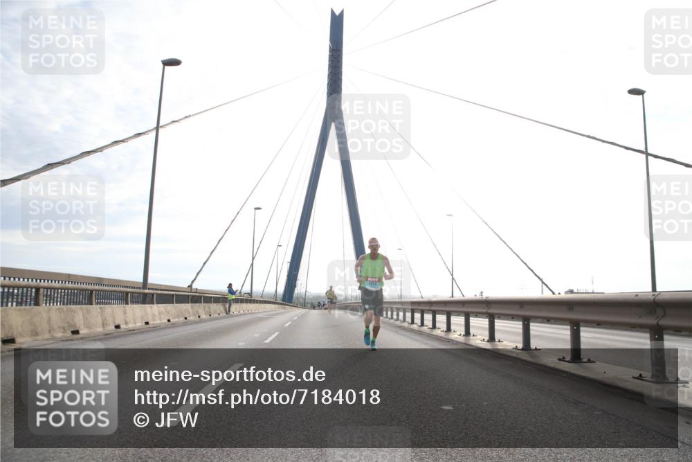 03.10.2024 - Köhlbrandbrückenlauf Jannik Wohlers http://msf.ph/oto/7184018 03.10.2024 09:17:39 Position 1 1018 meine-sportfotos.de